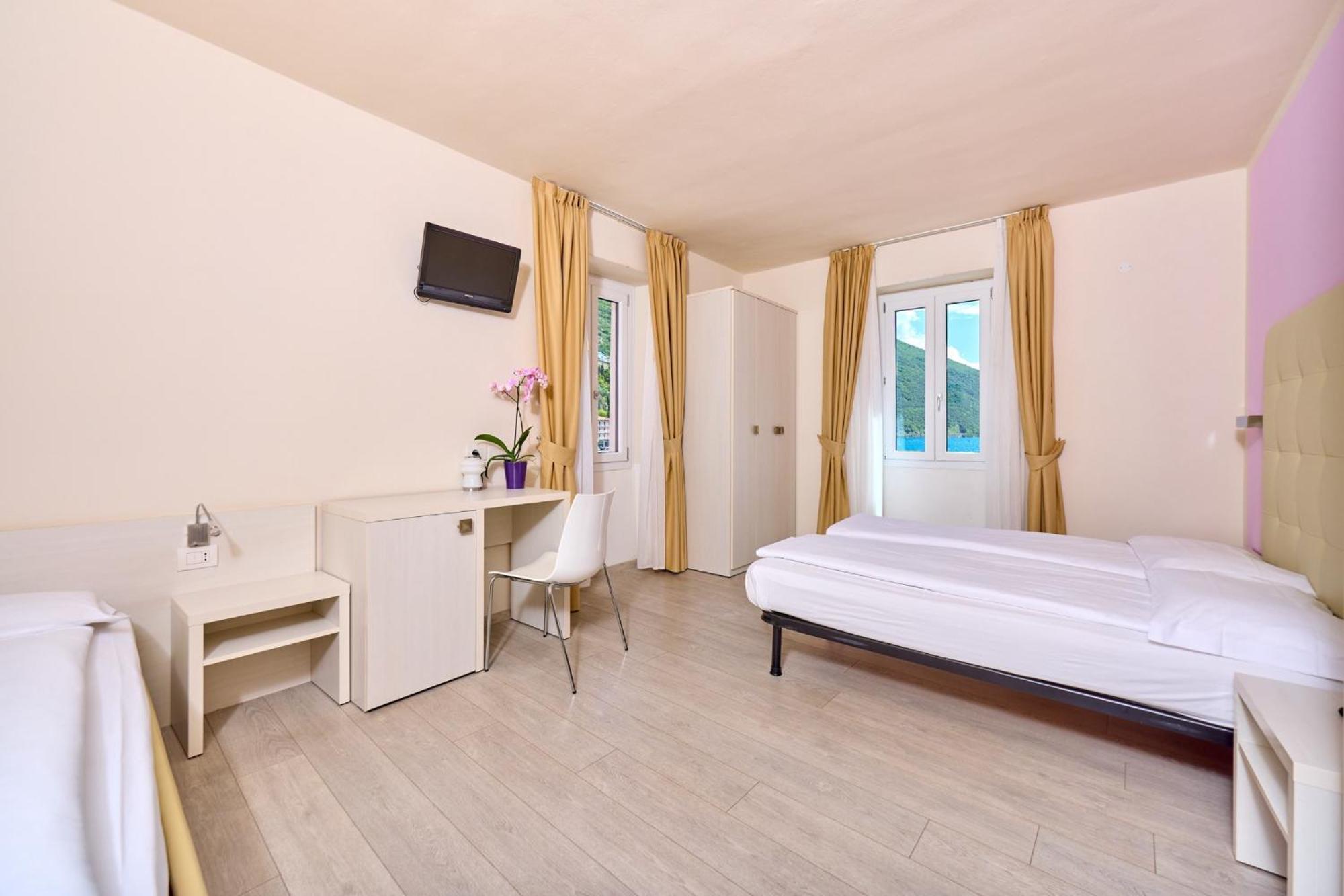 Hotel Geier Torbole Sul Garda Exterior foto